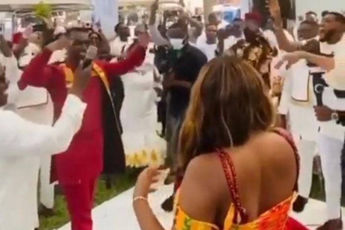 Joe Mettle and wife dance at their wedding
