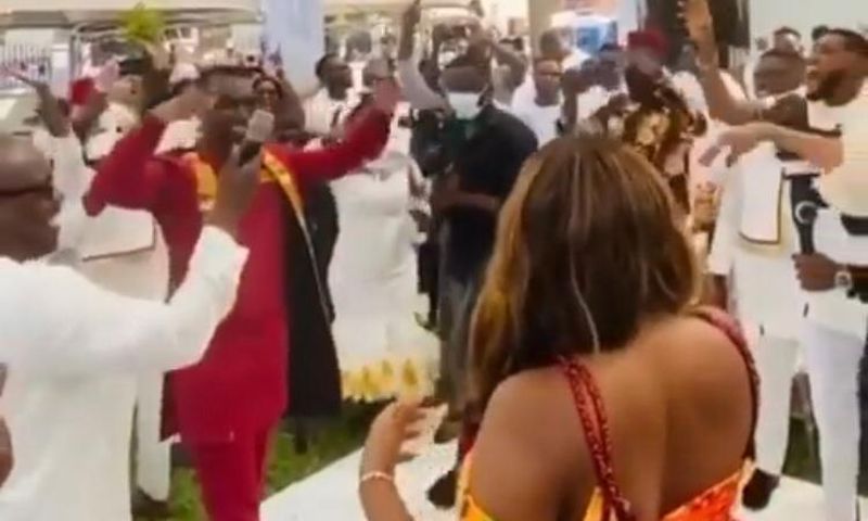 Joe Mettle and wife dance at their wedding