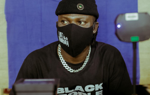 Stonebwoy registers for Voters ID