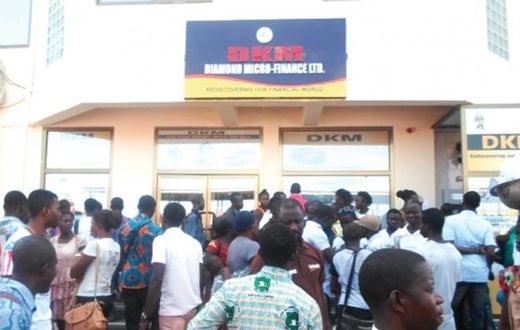 Government pays over 300 DKM customers in Sunyani