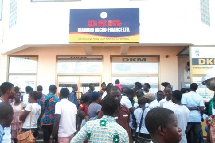 Government pays over 300 DKM customers in Sunyani