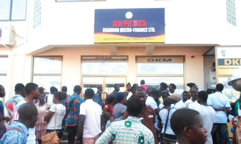 Government pays over 300 DKM customers in Sunyani