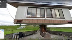 Japanese “mushroom house” built on a narrow staircase is raising eyebrows