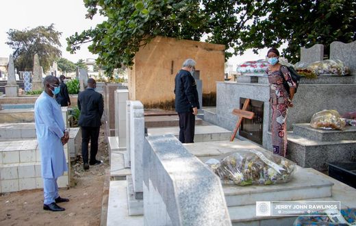Rawlings visits Lome to mourn former Togolese Prime Minister, Edem Kodjo