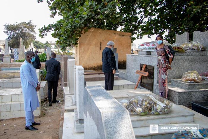 Rawlings visits Lome to mourn former Togolese Prime Minister, Edem Kodjo