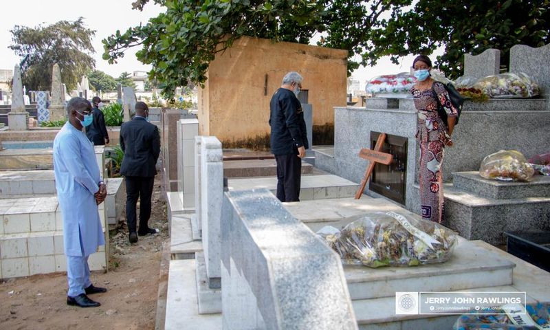 Rawlings visits Lome to mourn former Togolese Prime Minister, Edem Kodjo