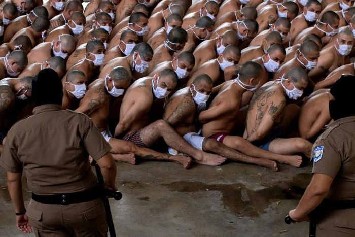 Members of the "Mara 18" and "MS-13" gangs at El Salvador's Izalco maximum security prison in September 2020