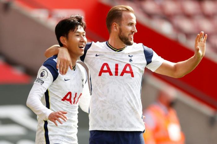 Tottenham's Son Heung-min celebrates with Harry Kane (R)