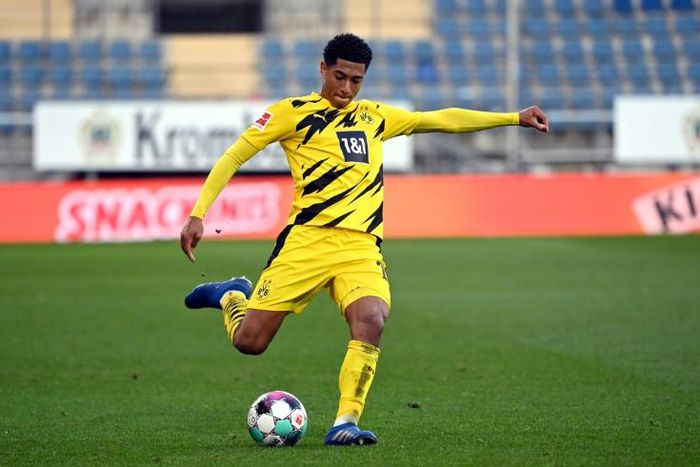 Dortmund's 17-year-old  midfielder Jude Bellingham has been caled up by England for the first time