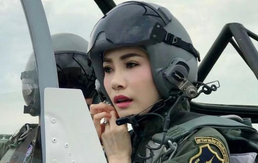 Thailand's king has reinstated his former consort Sineenat Wongvajirapakdi