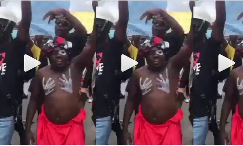 “End SWAT in Jesus’ name” – Nigerian fetish priest chants as he leads protest