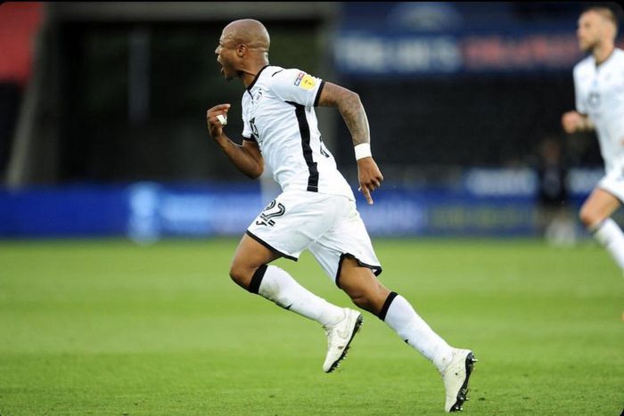 Andre Ayew scores against Brentford