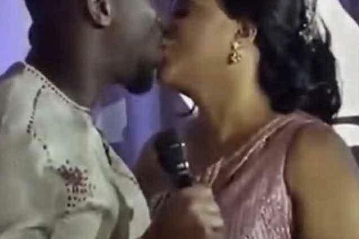 ‘Virgin’ Joe Mettle reveals how Holy Spirit taught him kissing skills at his wedding