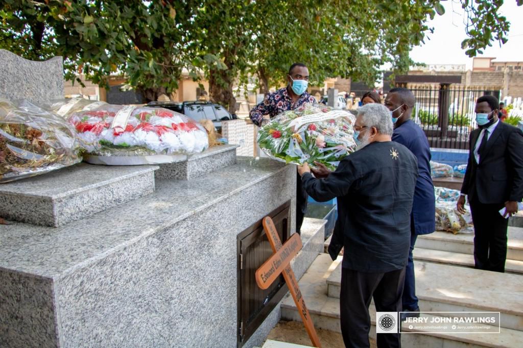 Rawlings lays wreath at late Edem Kodjo's grave