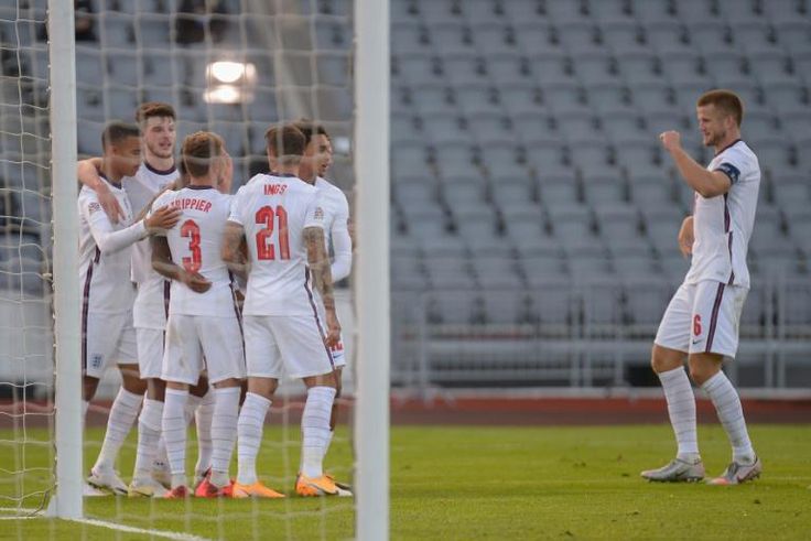 England celebrate Raheem Sterling's late penalty to beat Iceland 1-0