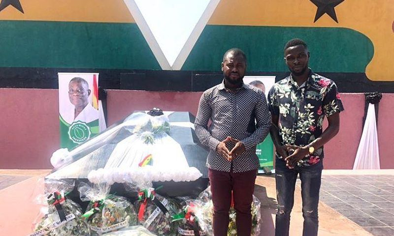 Abeiku Santana lays wreath on Prof Attah Mills’ grave