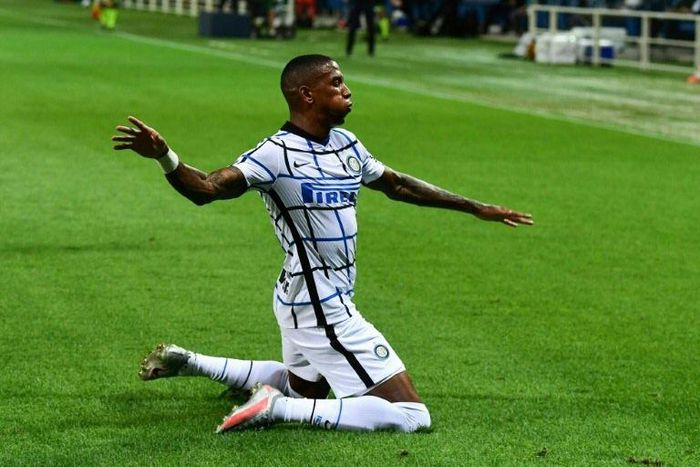 Ashley Young becomes Inter Milan's sixth player with coronavirus.