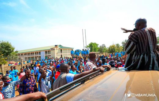 We also want to hear from you’ – Students block Bawumia to address them