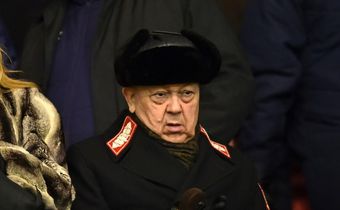 West Ham co-owner David Sullivan is under fire for the club's lack of signings in the transfer market