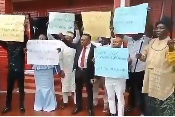 Nigerian parents hit the streets saying “We want Sars”