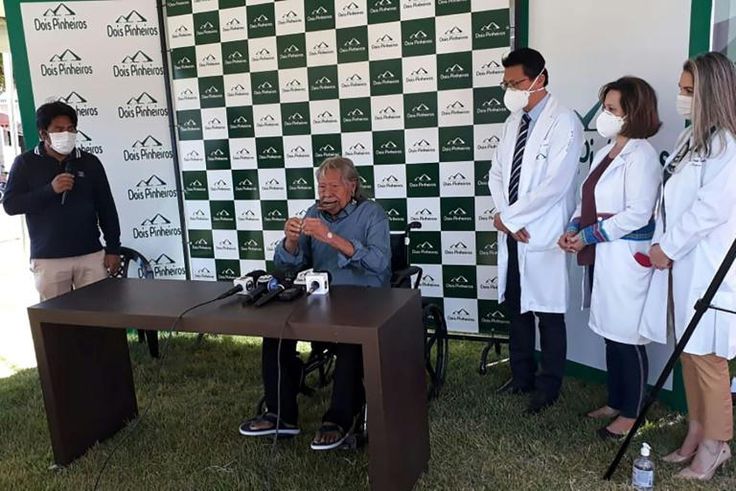 A photo released by the Hospital Dois Pinheiros shows indigenous leader Raoni Metuktire at a press conference at the hospital after being released by his doctors in Sinop, Mato Grosso State, Brazil, on July 25, 2020