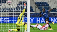 Atalanta's Colombian forward Duvan Zapata (R) scored twice in Bergamo