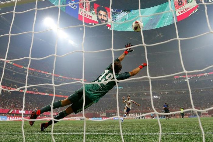 Mattia Perin is one of the 14 people at Genoa to have contracted coronavirus