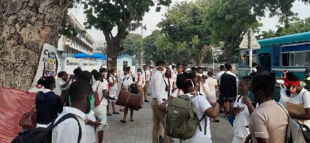School of Hygiene students picketed the Sanitation Ministry over unpaid allowances