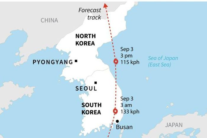 Map of the Korean peninsula, showing the forecast track of Typhoon Maysak