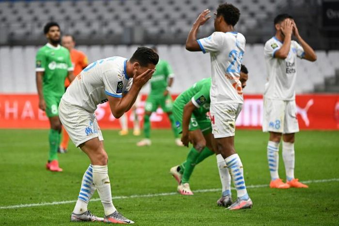 Florian Thauvin has his head in his hands after Morgan Sanson's second half chance