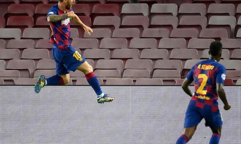 Lionel Messi scored Barcelona's second goal against Napoli on Friday.