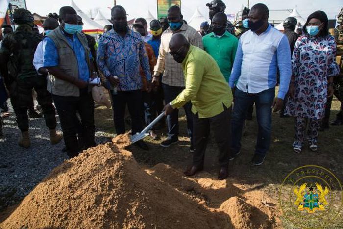 Nana Addo cuts sod for Ashiaman-Akosombo road