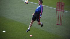 Spain defender Diego Llorente has signed for Premier League side Leeds