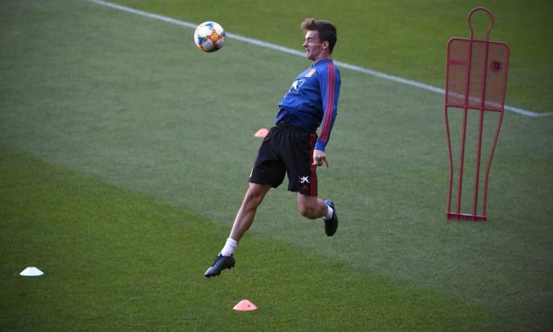 Spain defender Diego Llorente has signed for Premier League side Leeds
