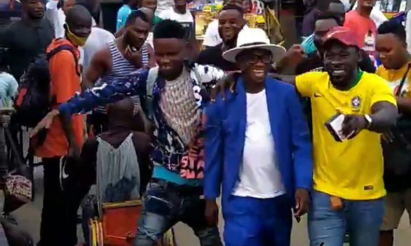 Dr UN mobbed