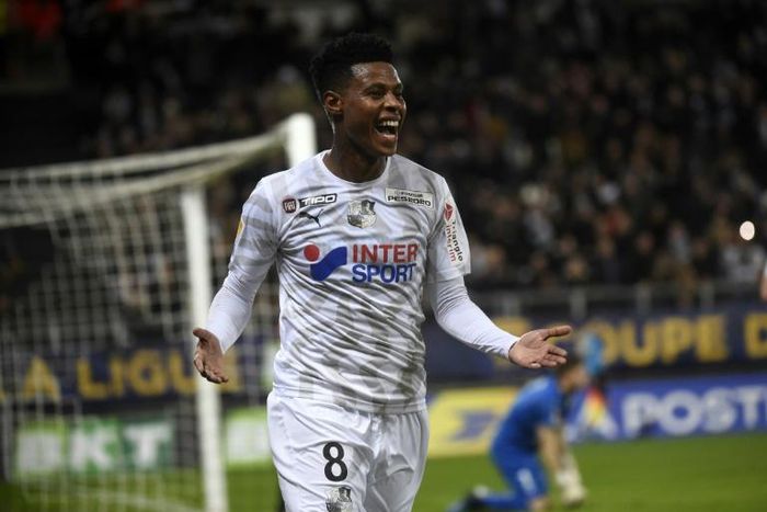 Amiens midfielder Bongani Zungu has joined Rangers