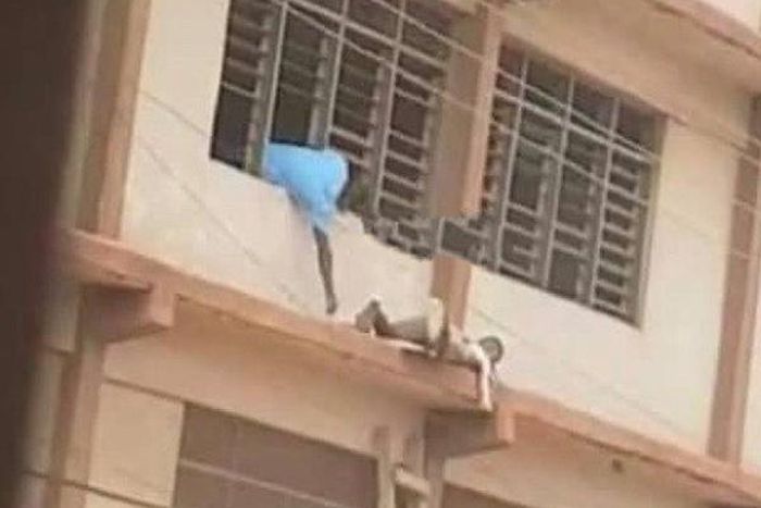 WASSCE 2020: Man captured sneaking “Apor” to students on storey building