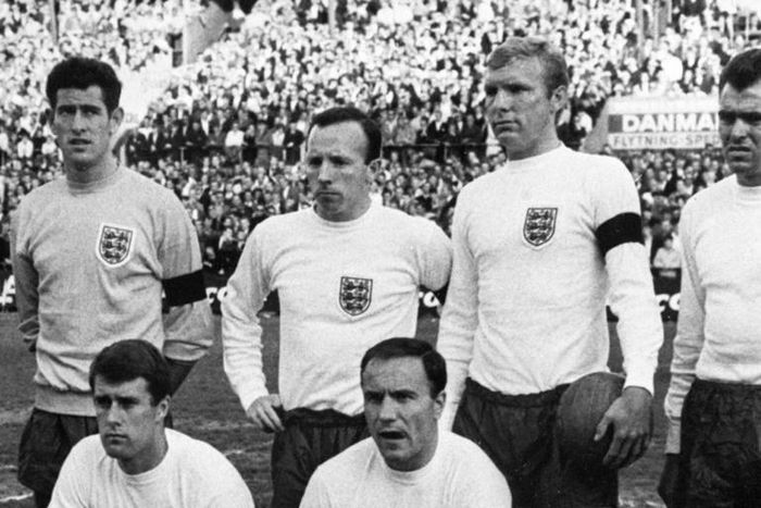 Nobby Stiles (back row, second left) pictured in 1966