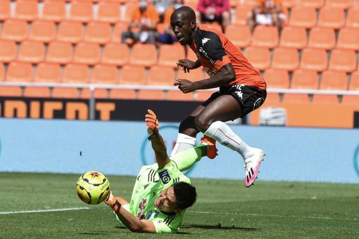 Eiji Kawashima conceded three times as Strasbourg lost to Lorient on the opening weekend of the 2020-21 Ligue 1 season