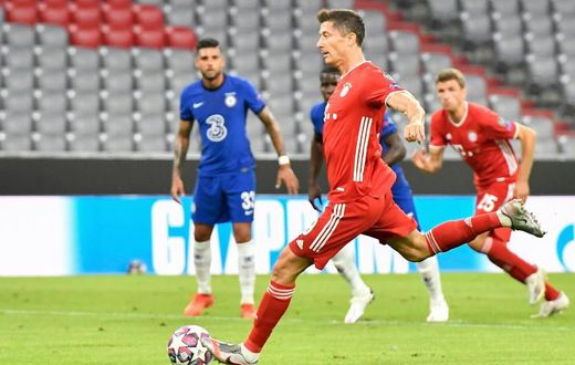 Bayern Munich striker Robert Lewandowski, the Champions League's leading scorer this season, converted a penalty after 10 minutes at the Allianz Arena