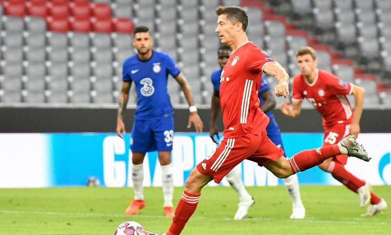 Bayern Munich striker Robert Lewandowski, the Champions League's leading scorer this season, converted a penalty after 10 minutes at the Allianz Arena