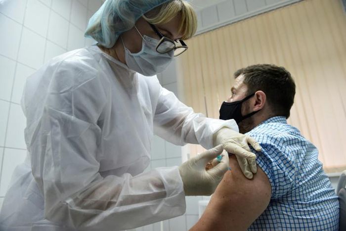 Trials on Russia's 'Sputnik V' vaccine are continuing despite foreign experts' reservations