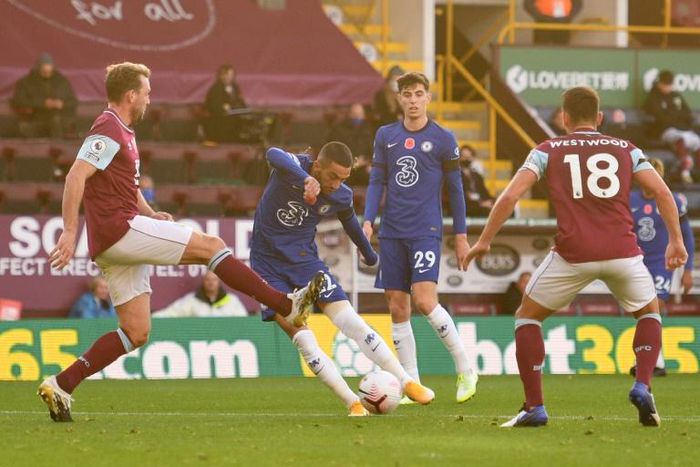 Chelsea's Hakim Ziyech (2L) scored against Burnley