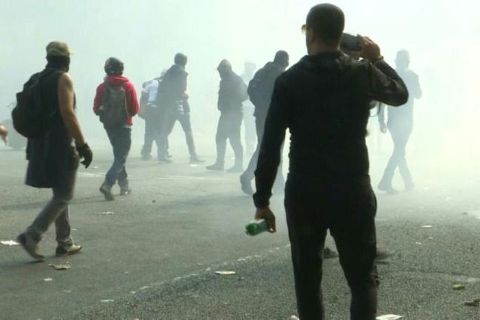 IMAGESA few clashes broke out between demonstrators and police, who fired tear gas, as the "yellow vests" social movement - launched in protest at the policies and reforms of the government of president Emmanual Macron - returns to the streets of the F...