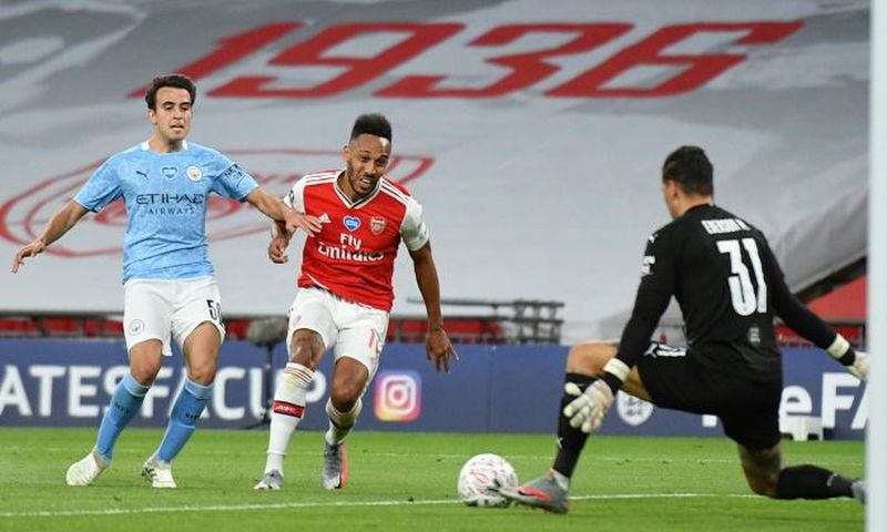 Arsenal forward Pierre-Emerick Aubameyang (C) scores his second goal in a stunning 2-0 FA Cup semi-final triumph over Manchester City at Wembley