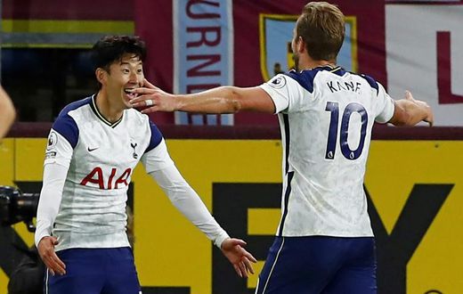 Son Heung-Min (L) and Harry Kane have linked up to devastating effect for Tottenham this season