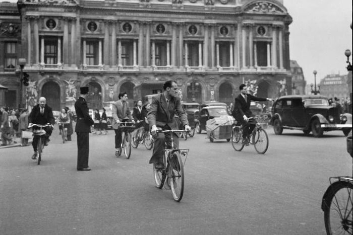 In 1947, Parisians used alternative means of transport during a general strike