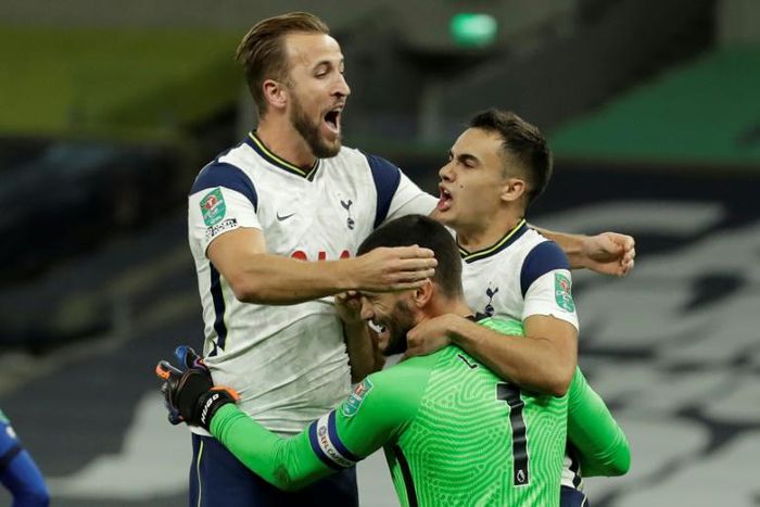 Tottenham beat Chelsea on penalties to reach the League Cup quarter-finals