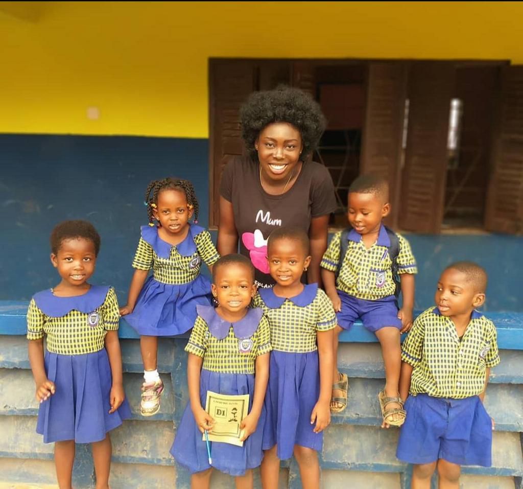 Teacher Ewuraama with her pupils