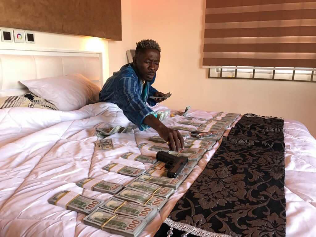 Shatta Wale displaying his dollars